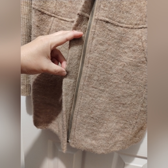 Coat - Picture 3 of 4